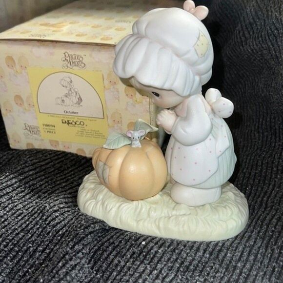 Vintage Precious Moments 1988 October Girl with a Pumpkin new in box - Picture 1 of 6